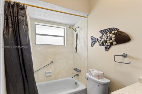 Condo in Lauderdale Lakes, Florida, 1 bedroom  № 1956075 - photo 27