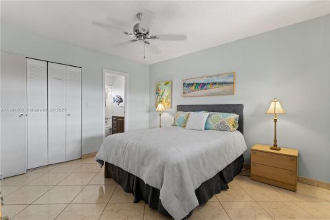 Condo in Lauderdale Lakes, Florida, 1 bedroom  № 1956075 - photo 23