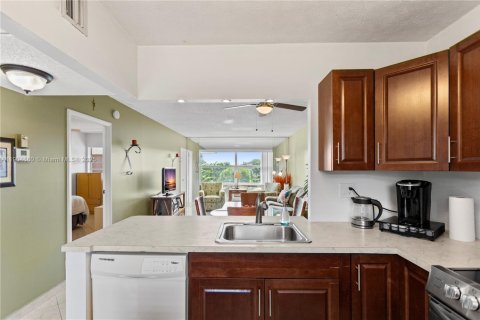 Condo in Lauderdale Lakes, Florida, 1 bedroom  № 1956075 - photo 2
