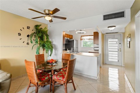 Condo in Lauderdale Lakes, Florida, 1 bedroom  № 1956075 - photo 7