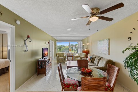Condo in Lauderdale Lakes, Florida, 1 bedroom  № 1956075 - photo 11