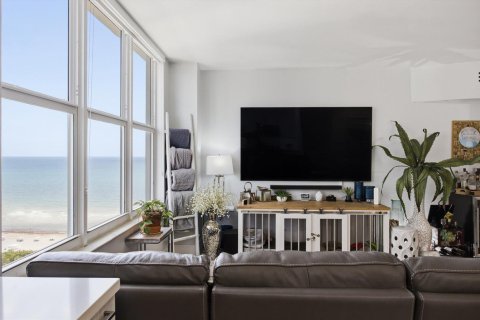 Condo in Miami Beach, Florida, 2 bedrooms  № 2085761 - photo 3