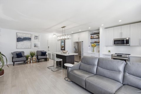 Condo in Miami Beach, Florida, 2 bedrooms  № 2085761 - photo 13