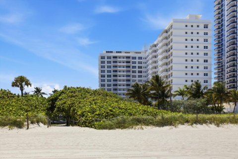Condo in Miami Beach, Florida, 2 bedrooms  № 2085761
