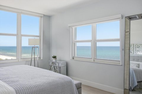 Condo in Miami Beach, Florida, 2 bedrooms  № 2085761 - photo 16