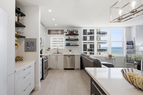 Condo in Miami Beach, Florida, 2 bedrooms  № 2085761 - photo 8