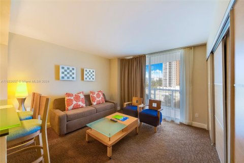 Condo in Sunny Isles Beach, Florida, 1 bedroom  № 1764614 - photo 2