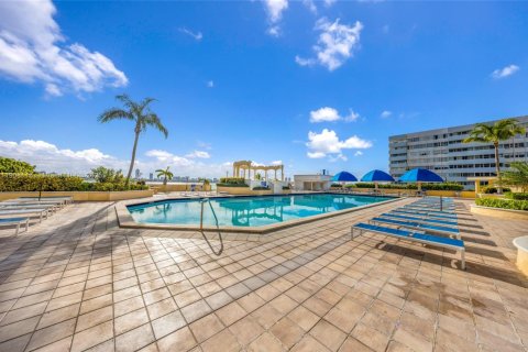 Copropriété à louer à North Bay Village, Floride: 2 chambres, 95.69 m2 № 1967773 - photo 4