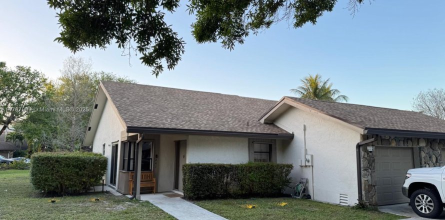 House in Plantation, Florida 2 bedrooms, 133.22 sq.m. № 1716321