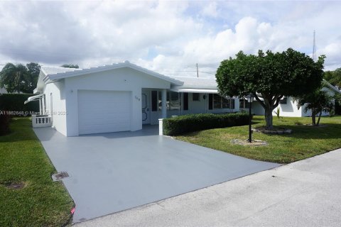 Casa en alquiler en Boynton Beach, Florida, 3 dormitorios, 141.86 m2 № 1890918 - foto 1