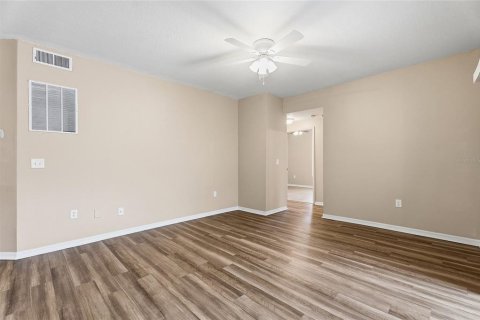 Condo in Orlando, Florida, 3 bedrooms № 2101599 - photo 16