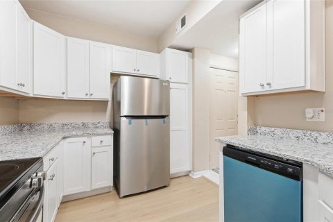 Condo in Orlando, Florida, 3 bedrooms № 2101599 - photo 5
