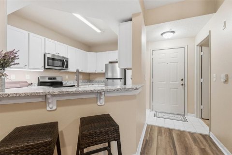 Condo in Orlando, Florida, 3 bedrooms № 2101599 - photo 7