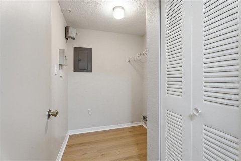 Condo in Orlando, Florida, 3 bedrooms № 2101599 - photo 8