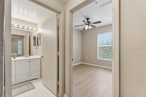 Condo in Orlando, Florida, 3 bedrooms № 2101599 - photo 18