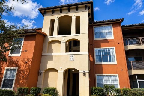 Condo in Orlando, Florida, 3 bedrooms № 2101599 - photo 2