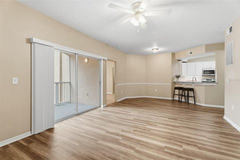 Condo in Orlando, Florida, 3 bedrooms № 2101599 - photo 23