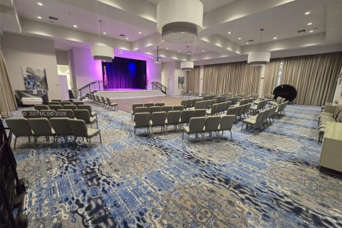 House in Parkland, Florida 2 bedrooms, 201.97 sq.m. № 2023527 - photo 15