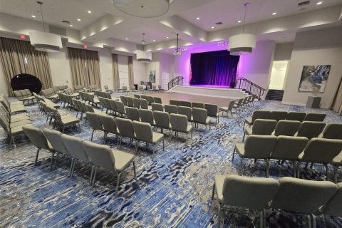 House in Parkland, Florida 2 bedrooms, 201.97 sq.m. № 2023527 - photo 14