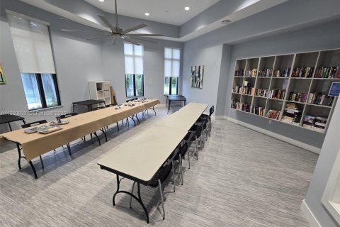 House in Parkland, Florida 2 bedrooms, 201.97 sq.m. № 2023527 - photo 26