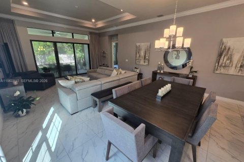 House in Parkland, Florida 2 bedrooms, 201.97 sq.m. № 2023527 - photo 4