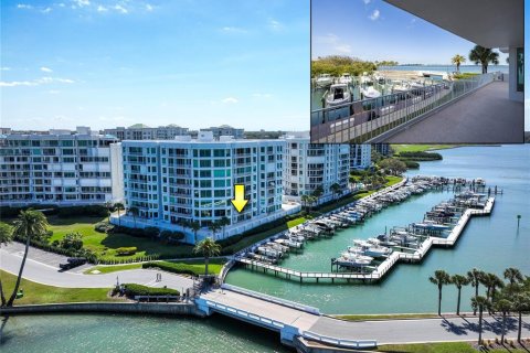 Condominio en Belleair, Florida, 2 dormitorios № 2143724