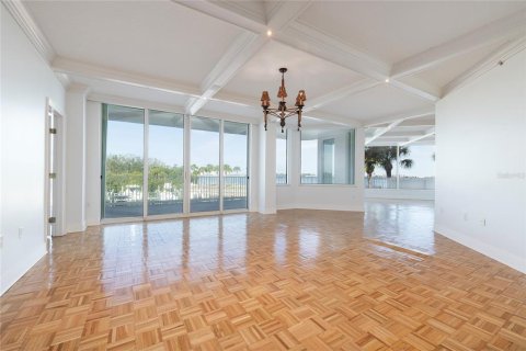Condominio en venta en Belleair, Florida, 2 dormitorios, 215.44 m2 № 2143724 - foto 8