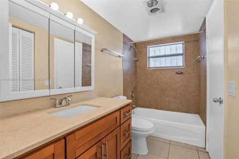 Купить кондоминиум в Майами, Флорида 1 спальня, 78.04м2, № 1709618 - фото 14