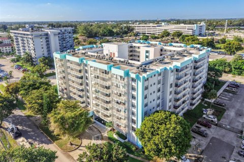 Купить кондоминиум в Майами, Флорида 1 спальня, 78.04м2, № 1709618 - фото 19