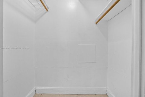 Купить кондоминиум в Майами, Флорида 1 спальня, 78.04м2, № 1709618 - фото 15