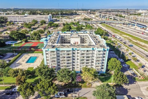 Купить кондоминиум в Майами, Флорида 1 спальня, 78.04м2, № 1709618 - фото 20