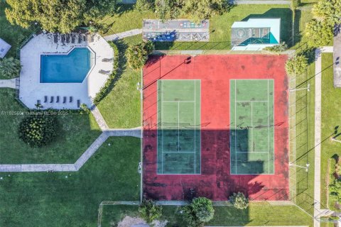 Купить кондоминиум в Майами, Флорида 1 спальня, 78.04м2, № 1709618 - фото 23