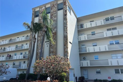 Condominio en alquiler en Bradenton, Florida, 2 dormitorios, 93.65 m2 № 1626887 - foto 1