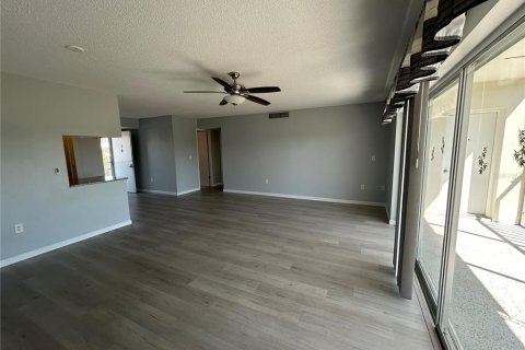 Condominio en alquiler en Bradenton, Florida, 2 dormitorios, 93.65 m2 № 1626887 - foto 5