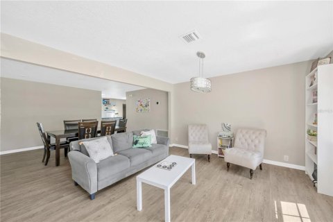 Villa ou maison à vendre à Valrico, Floride: 3 chambres, 190.17 m2 № 2421914 - photo 13