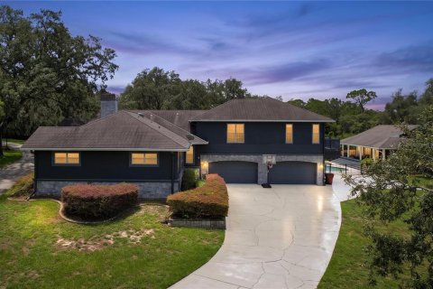 House in Tarpon Springs, Florida 7 bedrooms, 598.1 sq.m. № 2272757 - photo 3