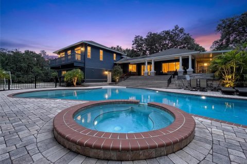 House in Tarpon Springs, Florida 7 bedrooms, 598.1 sq.m. № 2272757 - photo 11