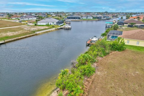 Land in Cape Coral, Florida № 2037751 - photo 13