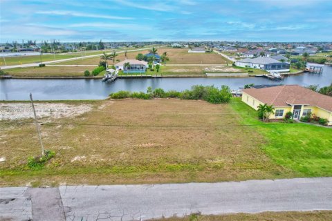 Terrain à Cape Coral, Floride № 2037751