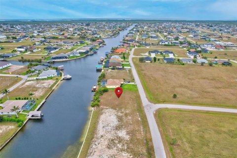 Land in Cape Coral, Florida № 2037751 - photo 9