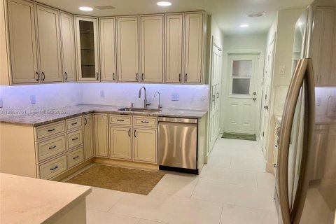 Купить виллу или дом в Помпано-Бич, Флорида 7 комнат, 204.38м2, № 2426280 - фото 29