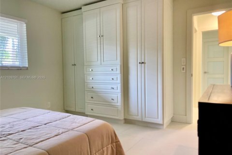 Купить виллу или дом в Помпано-Бич, Флорида 7 комнат, 204.38м2, № 2426280 - фото 16