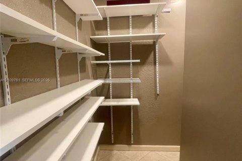 Купить виллу или дом в Помпано-Бич, Флорида 7 комнат, 204.38м2, № 2426280 - фото 8