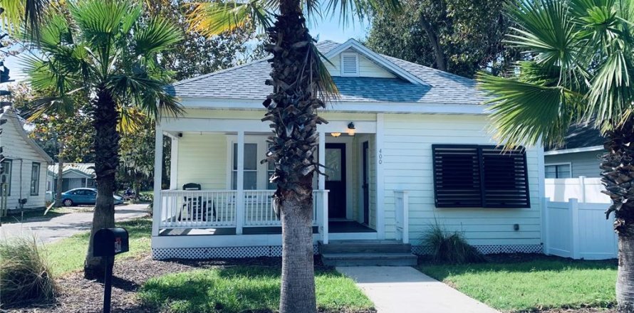 Commercial property in New Smyrna Beach, Florida 118.91 sq.m. № 1408743