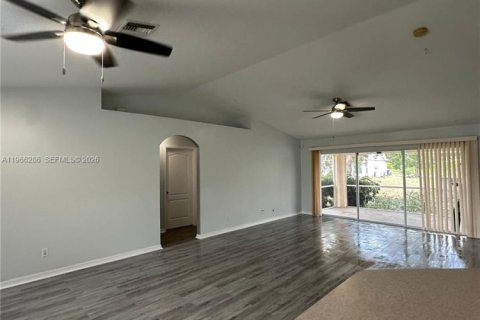 Villa ou maison à louer à Lehigh Acres, Floride: 3 chambres, 130.81 m2 № 2079888 - photo 16