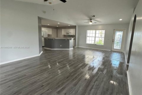 Villa ou maison à louer à Lehigh Acres, Floride: 3 chambres, 130.81 m2 № 2079888 - photo 21