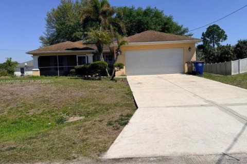 Villa ou maison à Lehigh Acres, Floride 3 chambres, 130.81 m2 № 2079888