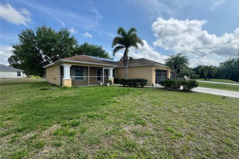 Villa ou maison à louer à Lehigh Acres, Floride: 3 chambres, 130.81 m2 № 2079888 - photo 2