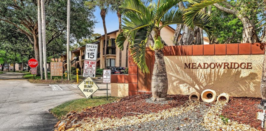 Condominio en Deerfield Beach, Florida, 3 dormitorios № 1177345