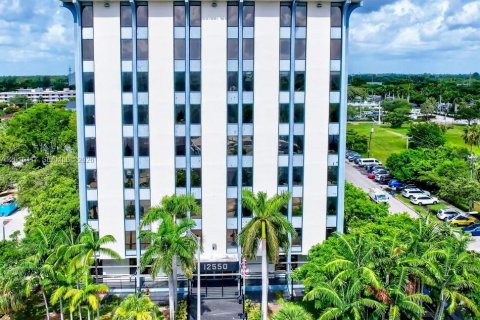 Immobilier commercial à North Miami, Floride № 2090825
